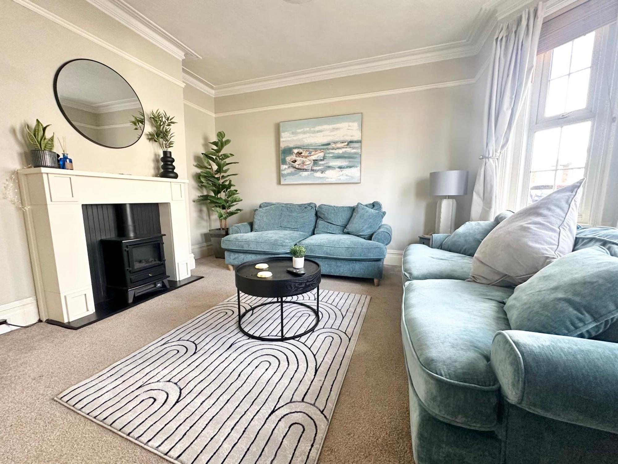 The Capstone Retreat - Beautiful Detached Family Home By Coastline Retreats, Arcade Machine, Parking, Bbq Борнмут Экстерьер фото