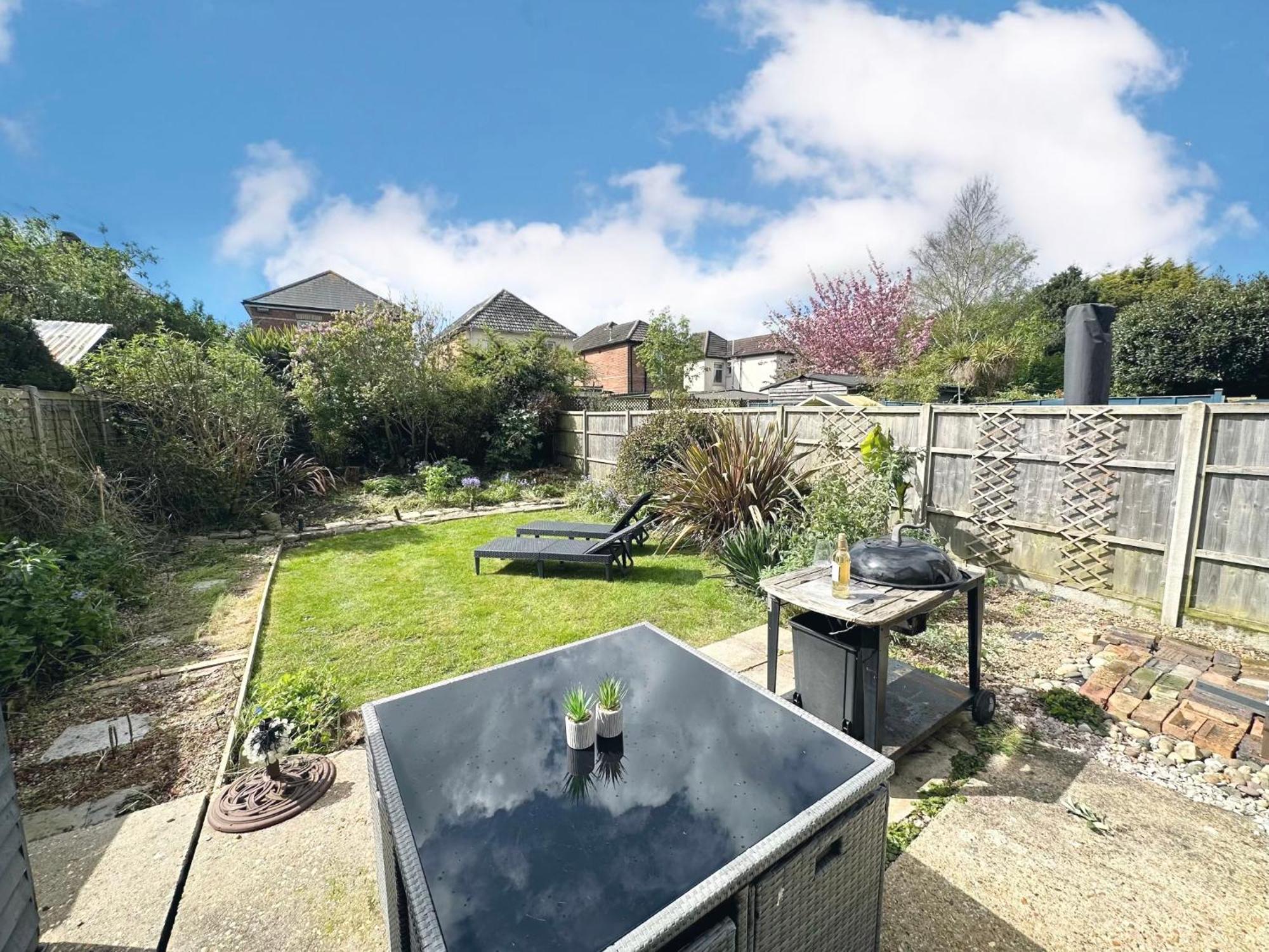 The Capstone Retreat - Beautiful Detached Family Home By Coastline Retreats, Arcade Machine, Parking, Bbq Борнмут Экстерьер фото